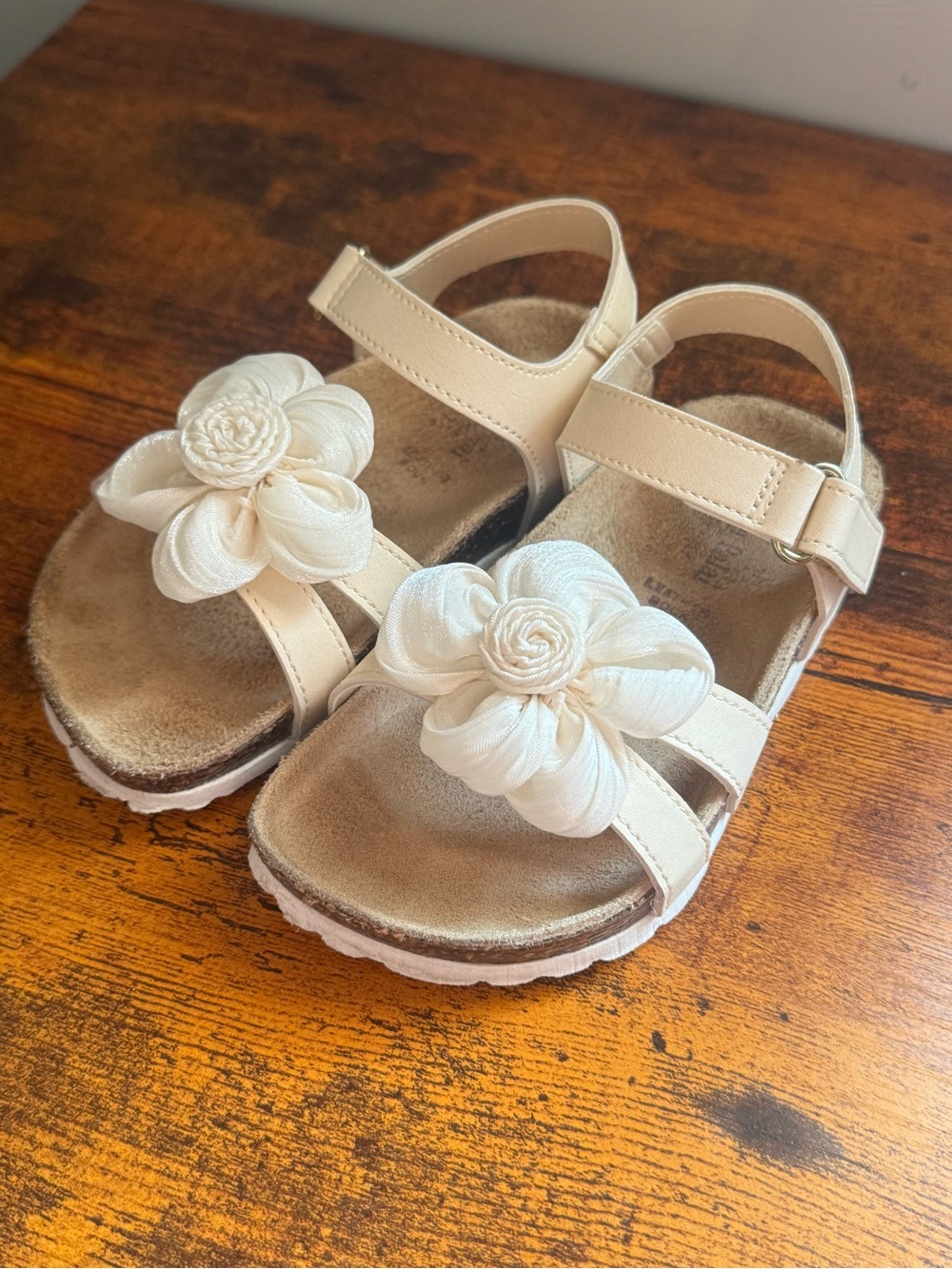 Giulia Palai Girls Cream Flower Strap Sandals